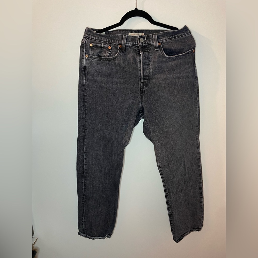 Levi’s black jeans